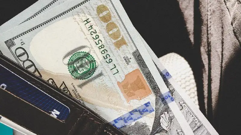 528 млн тенге пытались провезти через аэропорт Алматы