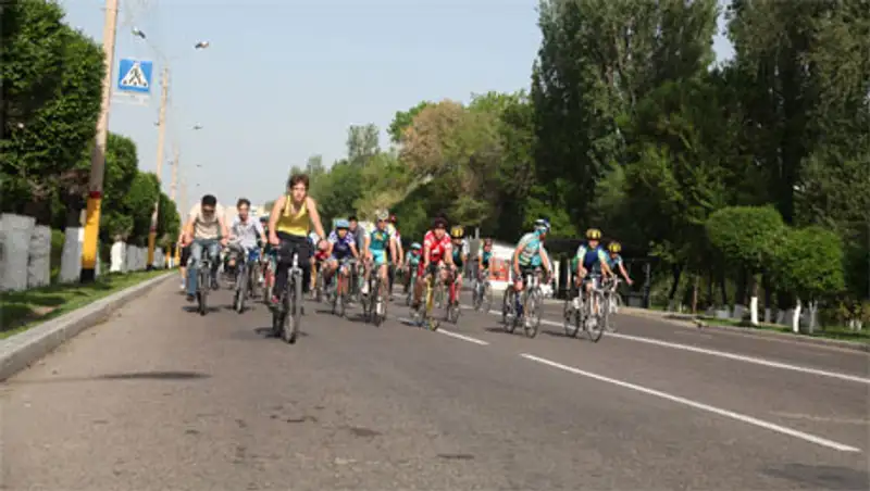 Жители Тараза приняли участие в велопробеге посвященной ко Дню защитника Отечества