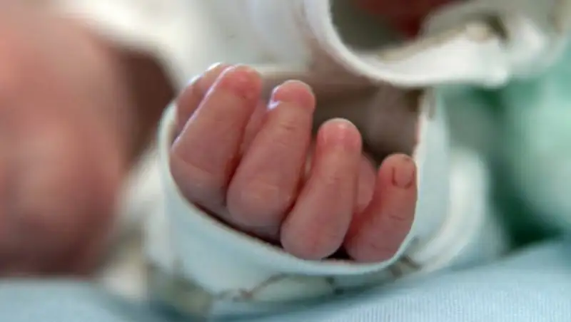 В сети появилось видео спасения ребенка, найденного в алматинском арыке