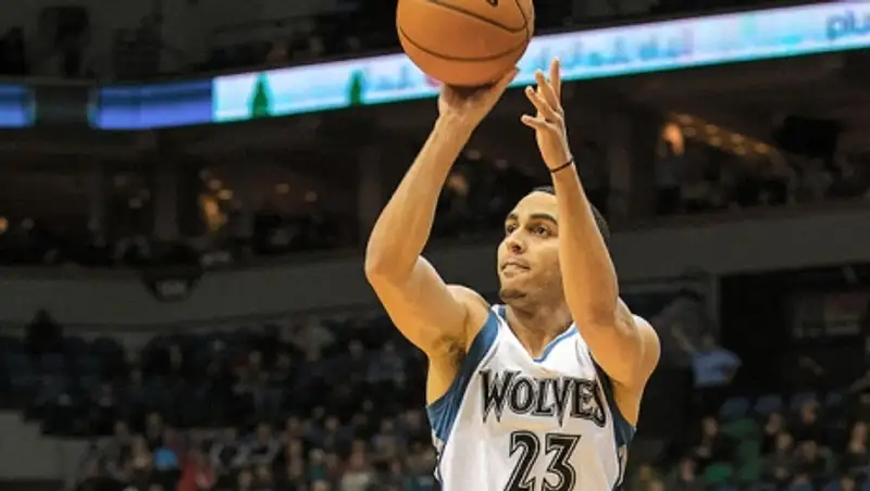 Баскетболист "Миннесоты" набрал 37 очков со сломанной рукой