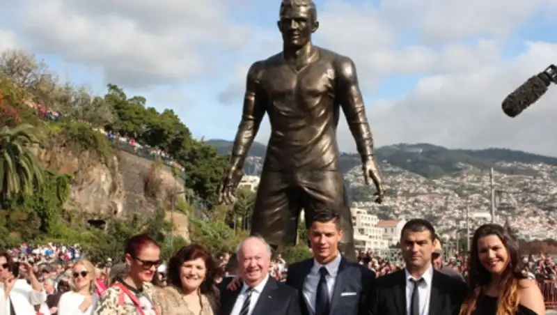 На острове Мадейра открыли памятник футболисту Роналду