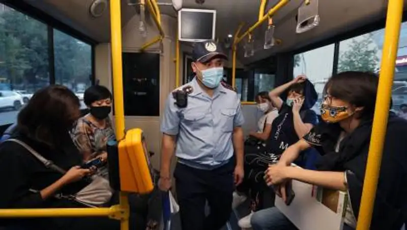 В транспорте Алматы продолжают штрафовать за отсутствие масок