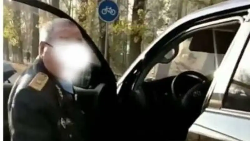 Алматинскому "генералу" выписали штрафы по восьми статьям