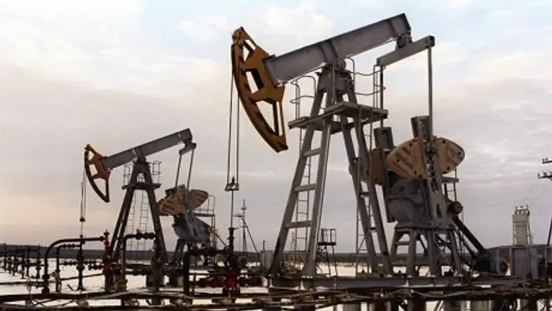 Нефть марки Brent торгуется с начала дня ниже уровня $50 за баррель