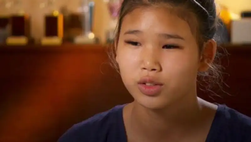 "Я тебя не знаю, но люблю". Девочка ищет маму, которая бросила ее после рождения