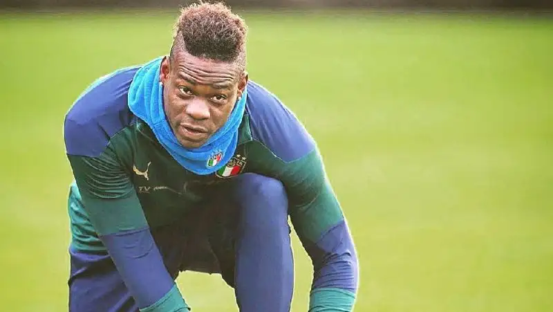 Итальянский футболист Балотелли оформил пента-трик и гол-шедевр