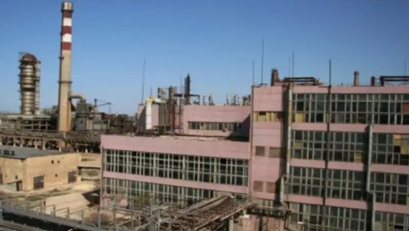 В Актау избили охранника завода и украли у него ружье