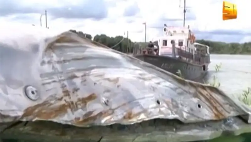 В Павлодаре на реке Иртыш столкнулись прогулочный теплоход и катер