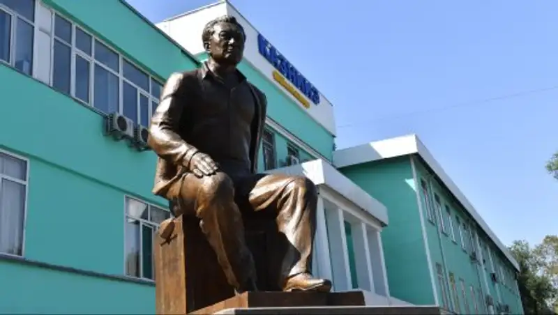 В Алматы установили памятник основателю энергетической науки в Казахстане Шафику Чокину