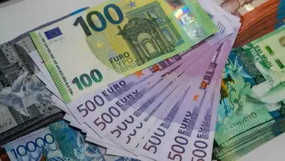 курсы валют, фото - Новости Zakon.kz от 02.08.2022 09:40