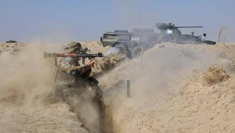 Казахстан бесплатно передаст часть военного имущества Кыргызстану и Таджикистану