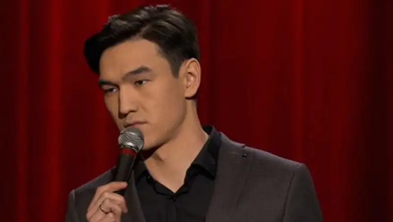 Нурлан Сабуров извинился за шутку на концерте в Сургуте