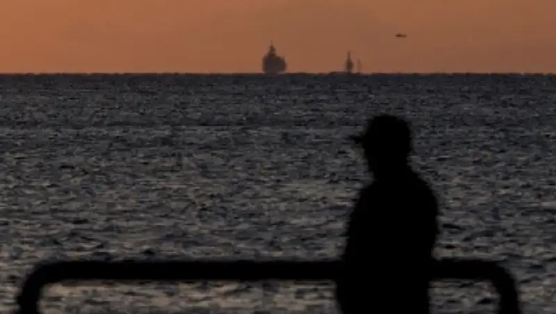 Семь судов окружили загоревшийся паром Norman Atlantic для помощи в эвакуации пассажиров