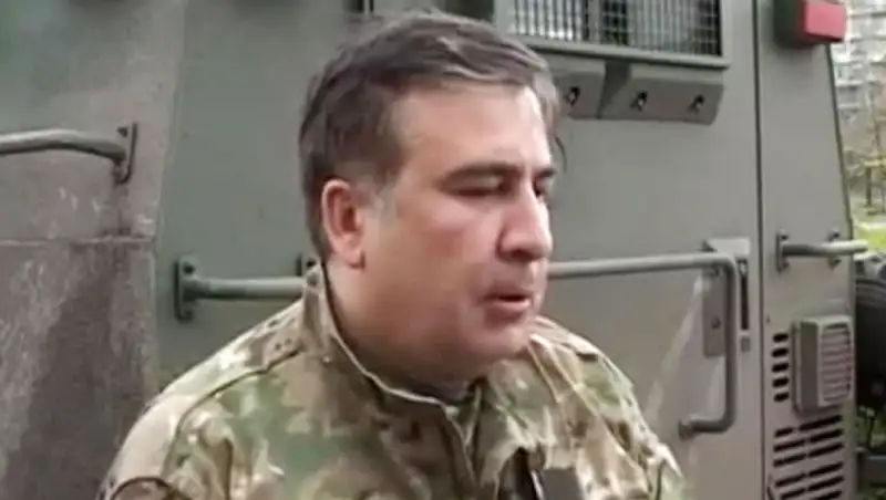 Саакашвили в Донбассе: визит с шампанским