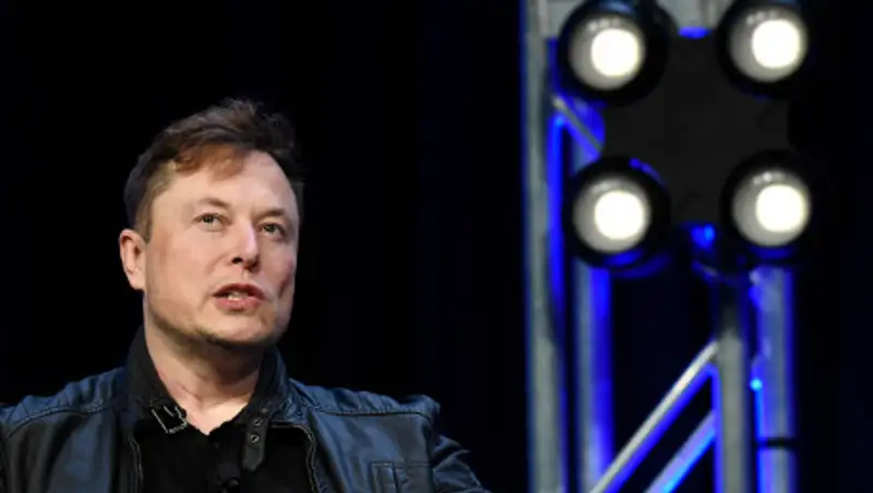 Компания Илона Маска успешно имплантировала чип в мозг