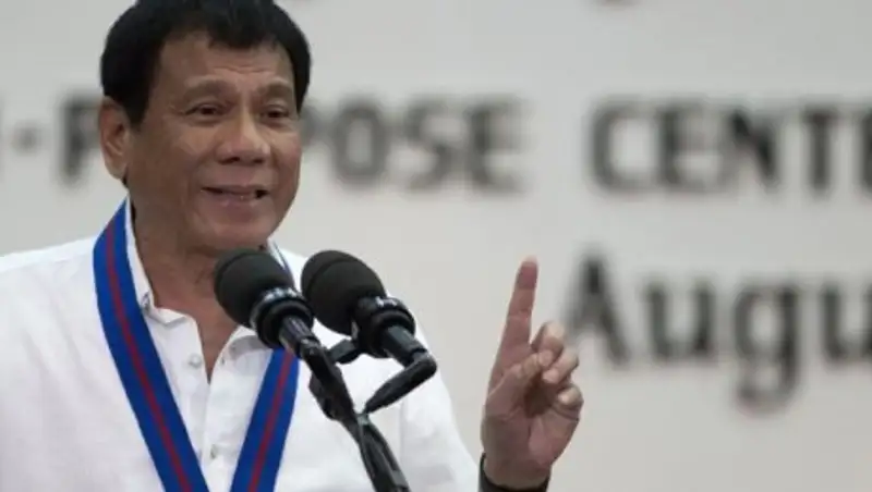 Президент Филиппин "пообещал Богу больше не сквернословить"