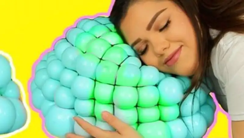 Королева лизунов зарабатывает по 200 тысяч долларов в месяц