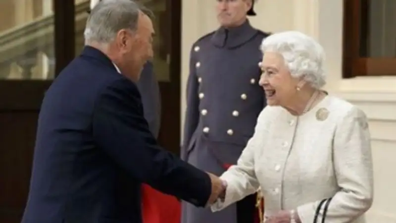 Королева Великобритании и Президент Беларуси поздравили Назарбаева с Днем Независимости