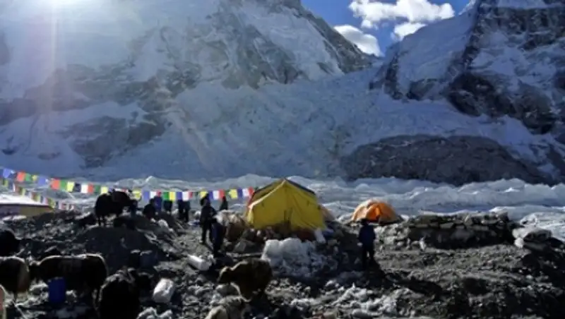 Топ-менеджер Google погиб на Эвересте после землетрясения