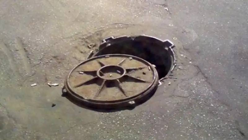 В колодце возле автозаправки в Актау нашли труп мужчины