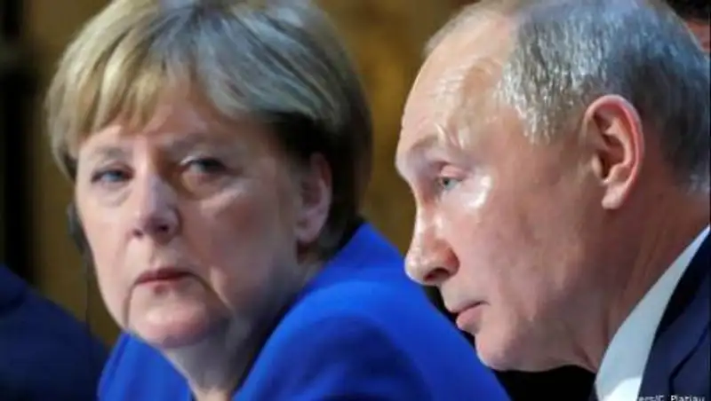 Канцлер Германии потребовала от Путина отвести войска от Украины