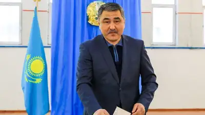 Аким Жамбылской области проголосовал на выборах депутатов Мажилиса и маслихатов, фото - Новости Zakon.kz от 19.03.2023 08:14
