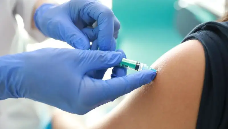 В Совминке проходит ревакцинация препаратом Pfizer