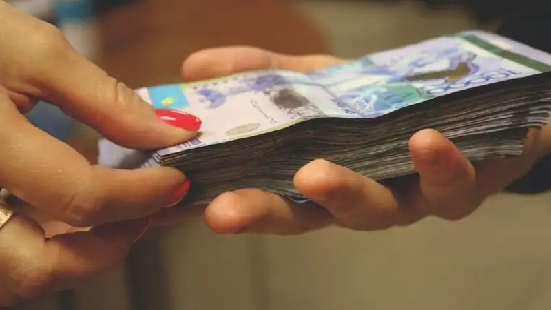 Двух казахстанских судей рекомендовали уволить за коррупцию