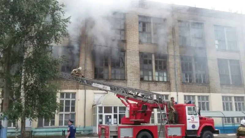 Из горящего рынка в Петропавловске эвакуировали 90 человек