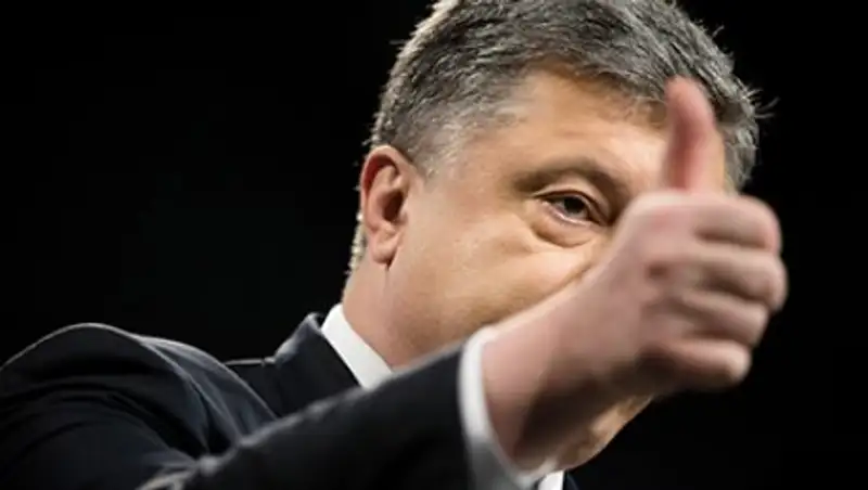 Украинский политолог назвал простейший способ свержения Порошенко