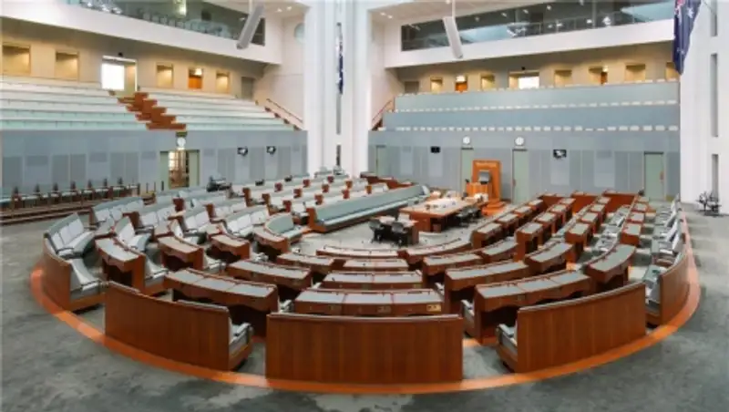 Женщинам-депутатам парламента Австралии разрешили кормить детей грудью в зале заседаний