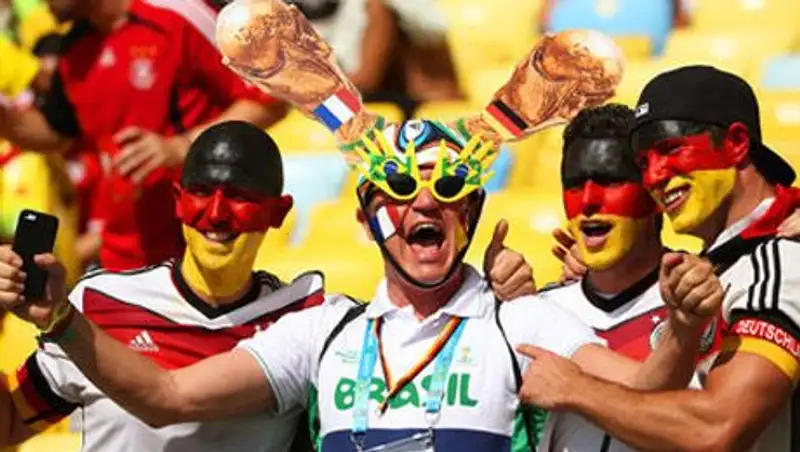 В берлинском аэропорту Тегель сборной Германии устроили овацию