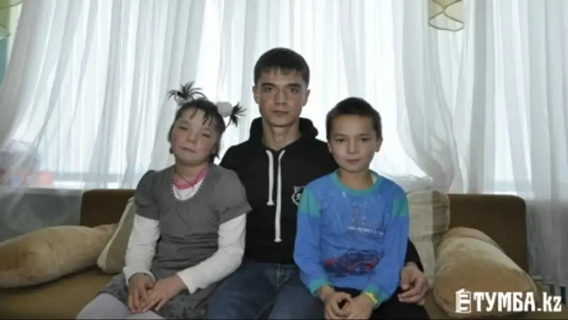 В Актау детей, которые жили на кладбище с родителями-алкоголиками, могут вернуть матери