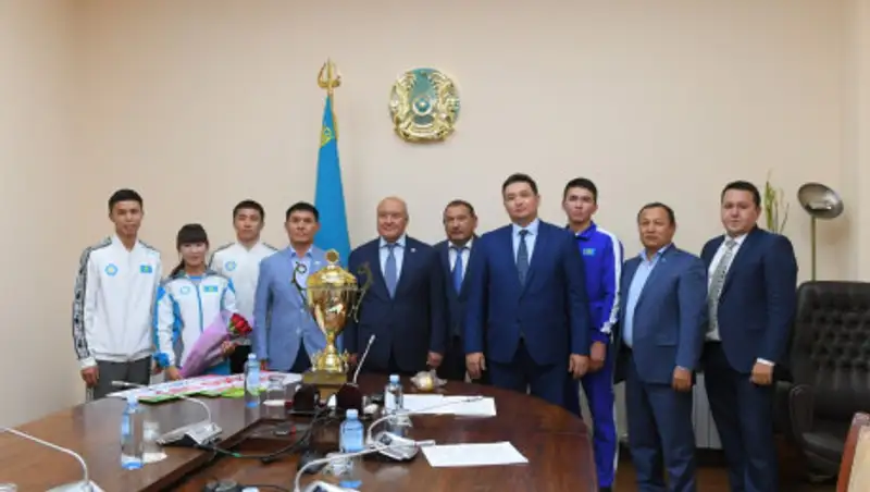 Шукеев встретился с победителями и призерами международных спортивных соревнований