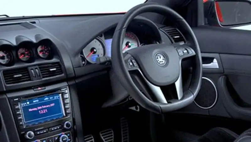 С 1 января 2015 праворульные автомобили любой категории попадают под запрет