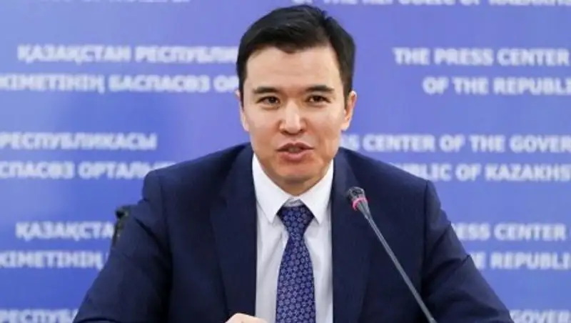 Министр нацэкономики пришел на первое заседание с квитанцией за комуслуги