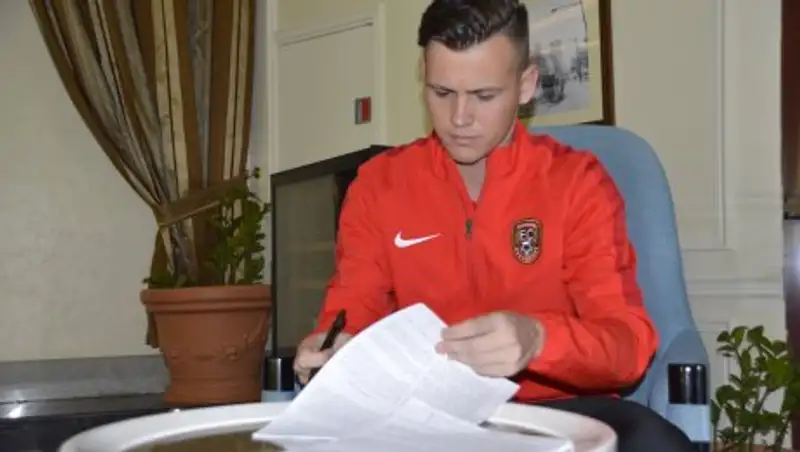 ФК «Шахтер» подписал чешского полузащитника