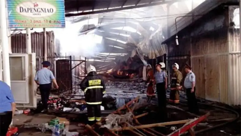 Власти Алматы готовятся к полному сносу сгоревших рынков