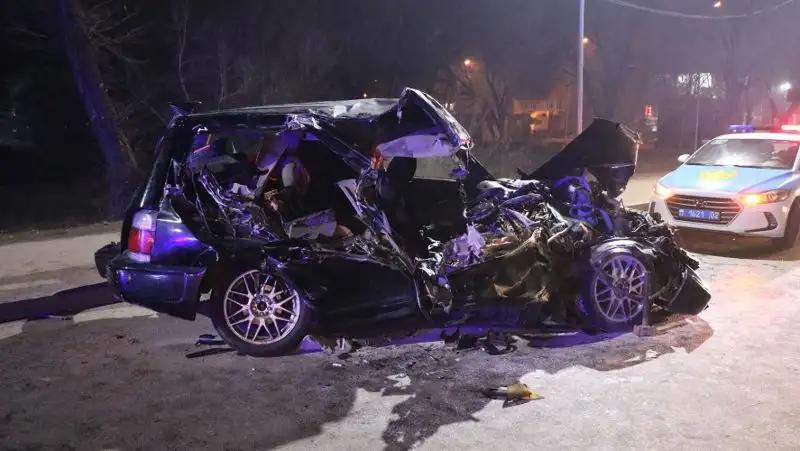 Водитель Subaru Forester погиб, столкнувшись с МАЗ в Алматы