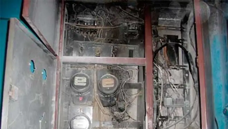 4 детей пострадали в результате пожара в подъезде многоэтажки в Астане