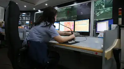 Попытка ограбления возле обменника в столице попала на видео, фото - Новости Zakon.kz от 29.12.2022 23:41