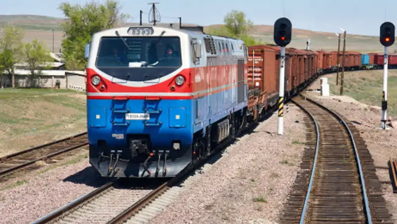Житель Жамбылской области решил проехать “зайцем” на грузовом поезде
