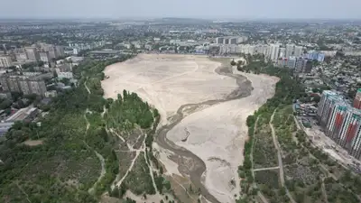 Досаев заявил о завершении очистки дна озера Сайран, фото - Новости Zakon.kz от 14.09.2023 11:29