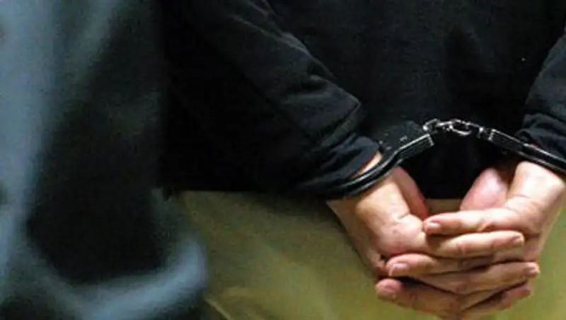 Предлагавший оформить кредит и прописку мошенник арестован в Павлодаре