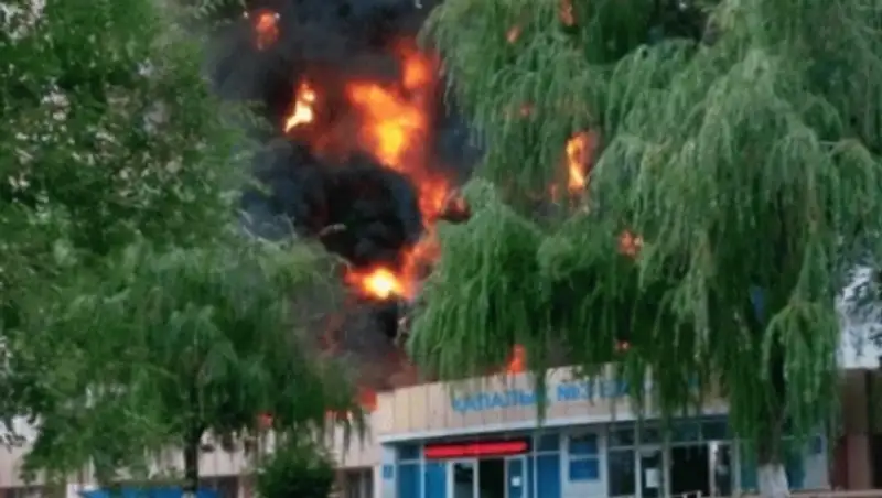ЧП в административном здании Тараза: площадь пожара составила около 2 тысяч кв.м.