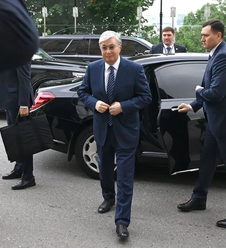 Токаев прибыл в Кремлевский дворец, фото - Новости Zakon.kz от 25.05.2023 15:37