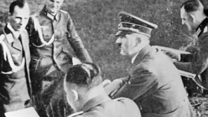 Американцы тайно помогли доказать самоубийство Гитлера