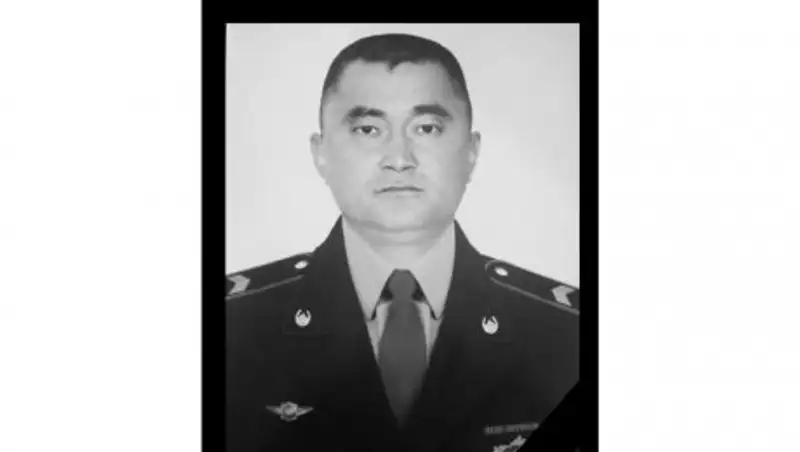 Полицейского Серика Абильдаева похоронили в селе Курты Алматинской области