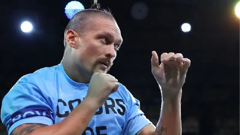 Александр Усик перед боем с Энтони Джошуа показал трюк с монетами