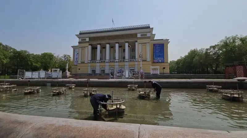 подготовка фонтанов к запуску в Алматы, фото - Новости Zakon.kz от 30.04.2023 10:00